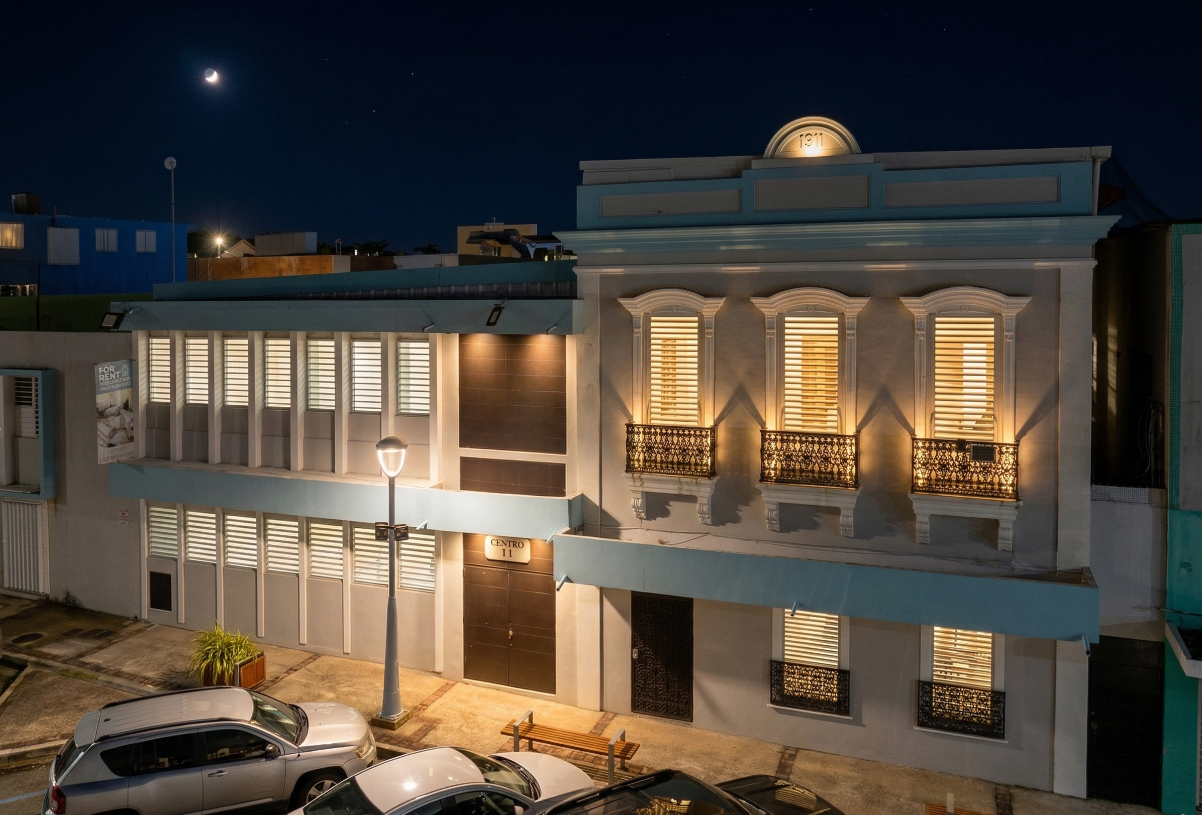 2026-04-17 FACHADA DE NOCHE C11