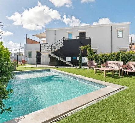 01_portada_piscina_y_edificio
